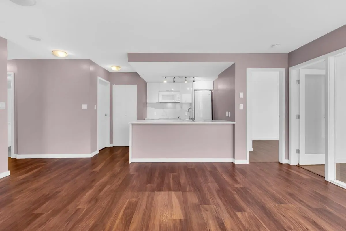 2502 233 Robson Street