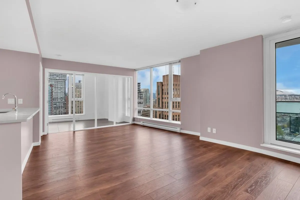 2502 233 Robson Street