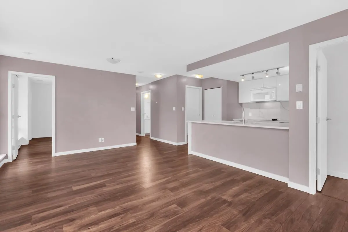 2502 233 Robson Street