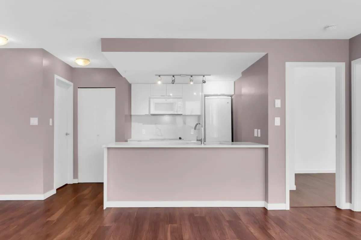 2502 233 Robson Street