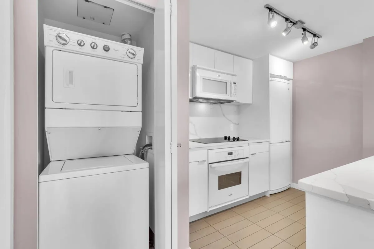 2502 233 Robson Street