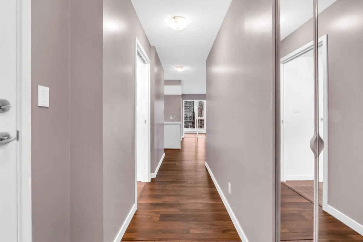 2502 233 Robson Street