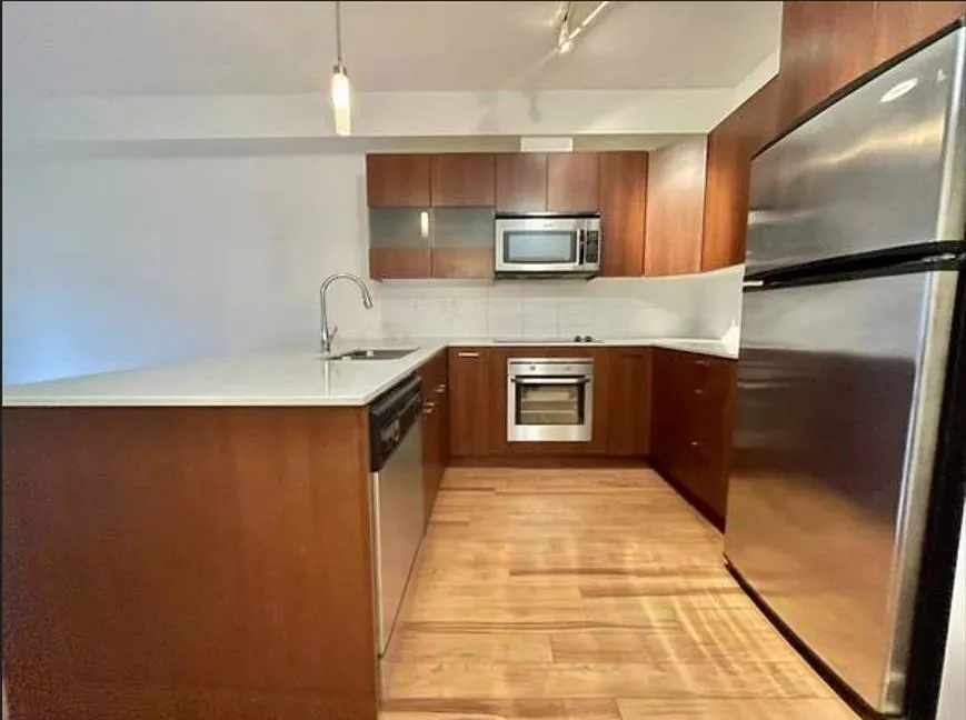 212 13321 102a Avenue