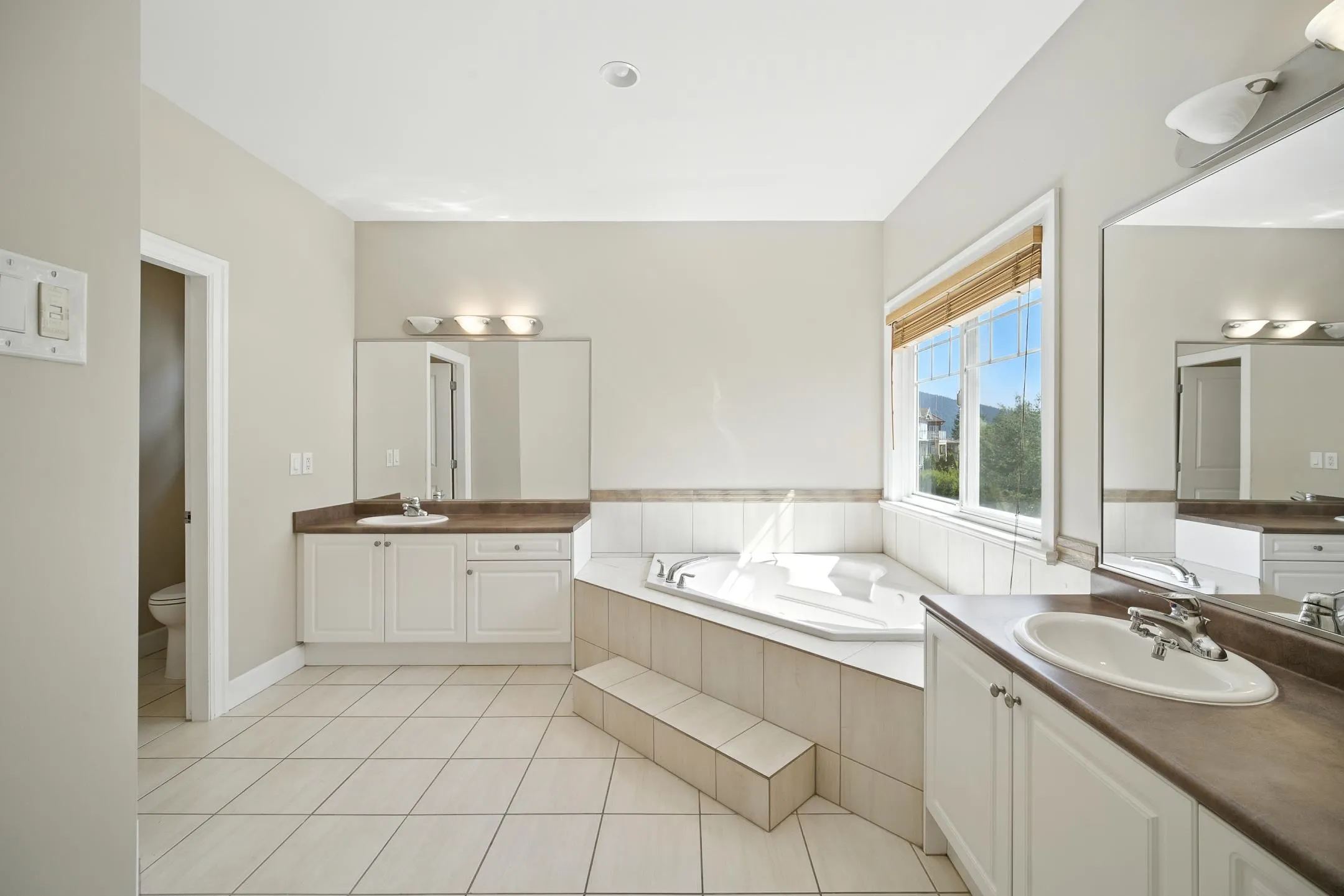 3252 Camelback Lane