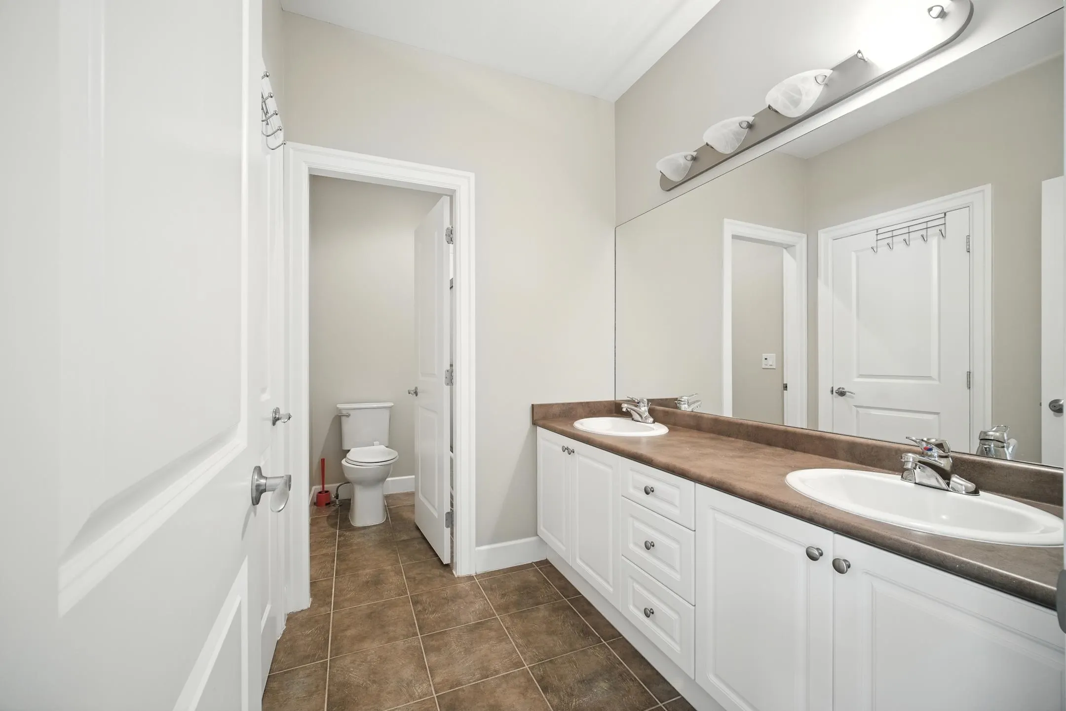 3252 Camelback Lane