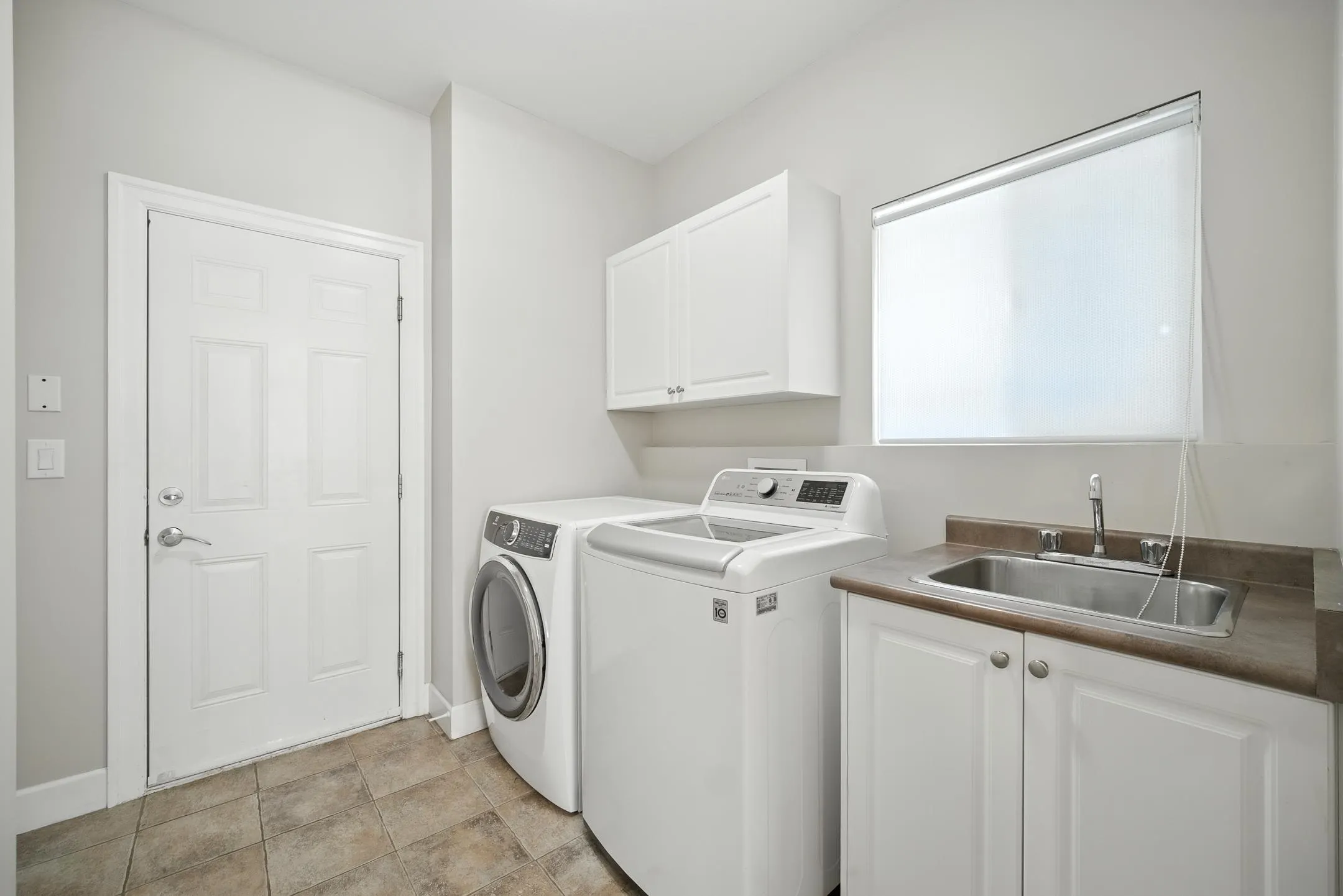 3252 Camelback Lane