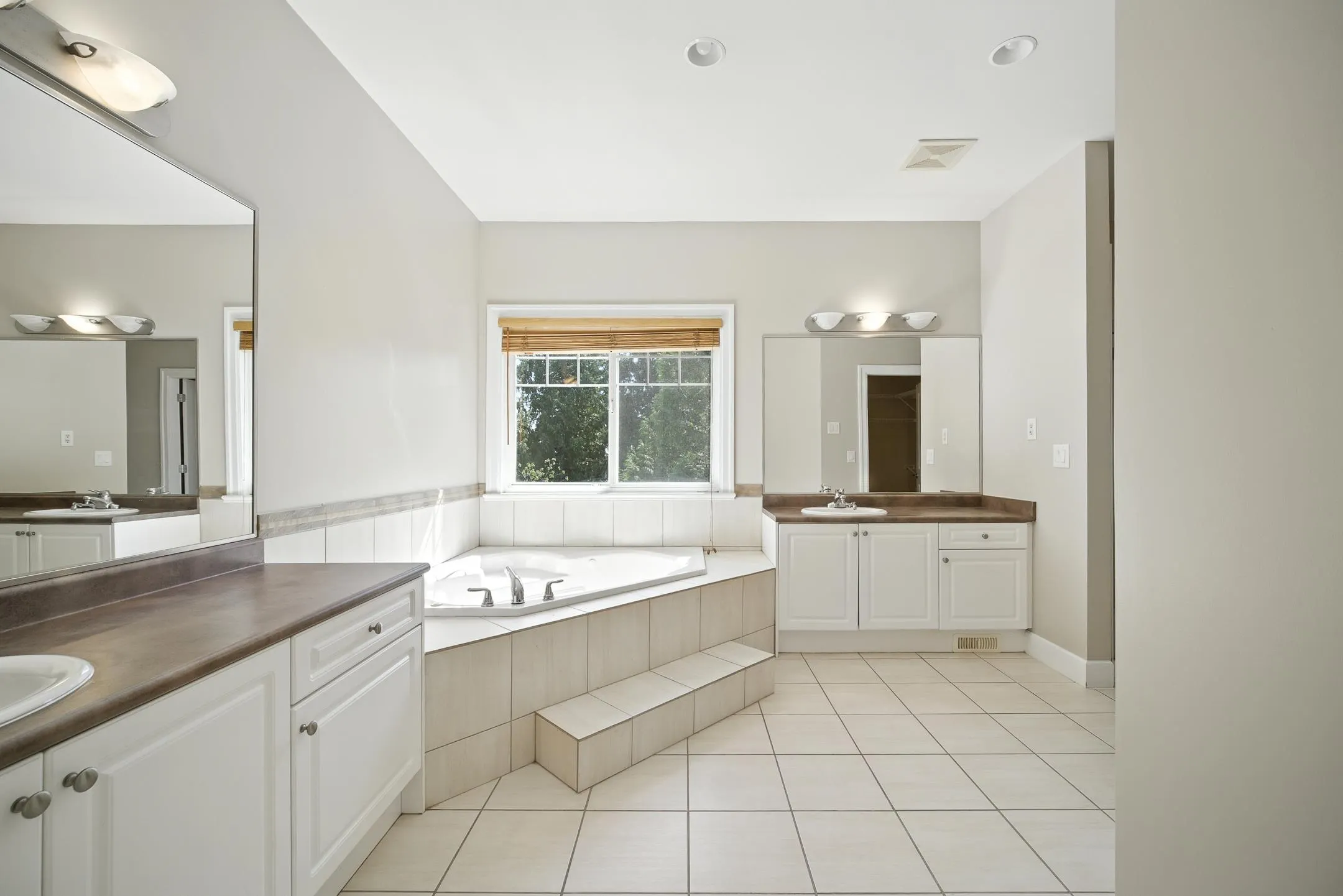3252 Camelback Lane