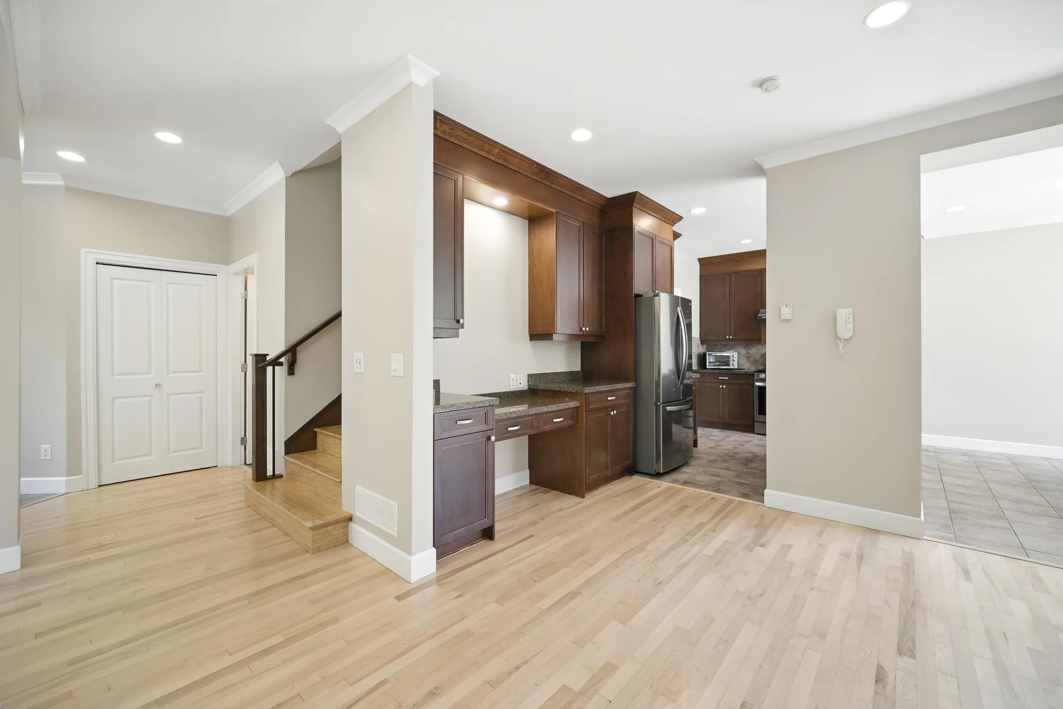 3252 Camelback Lane