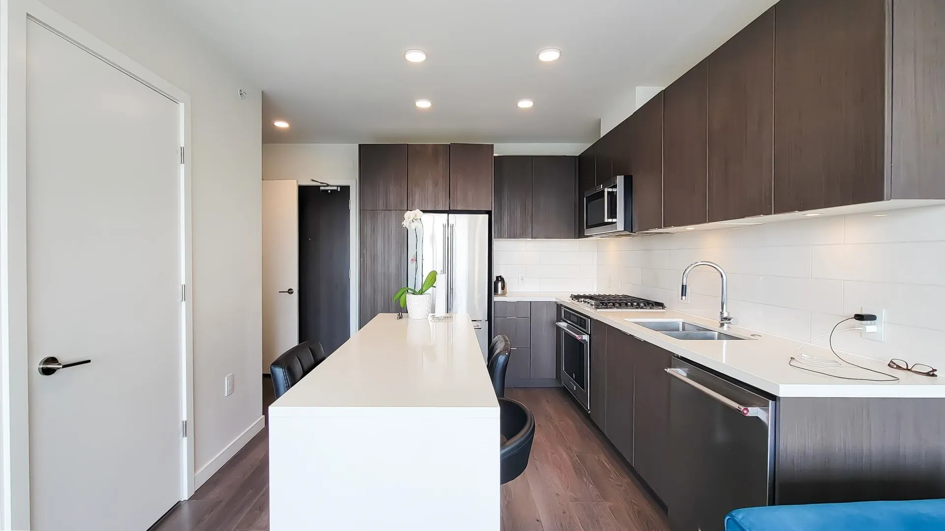 1905 530 Whiting Way