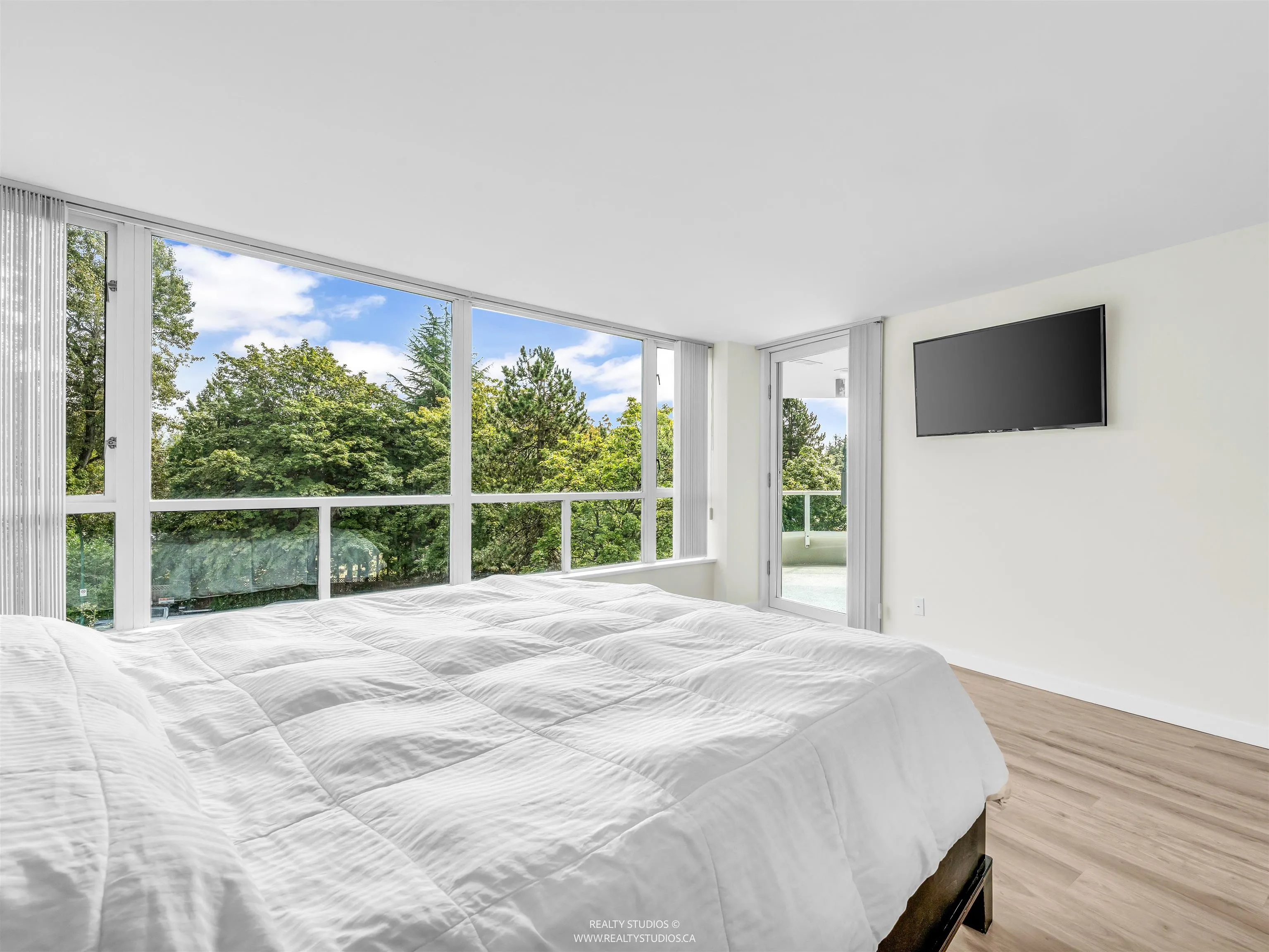 406 995 Roche Point Drive