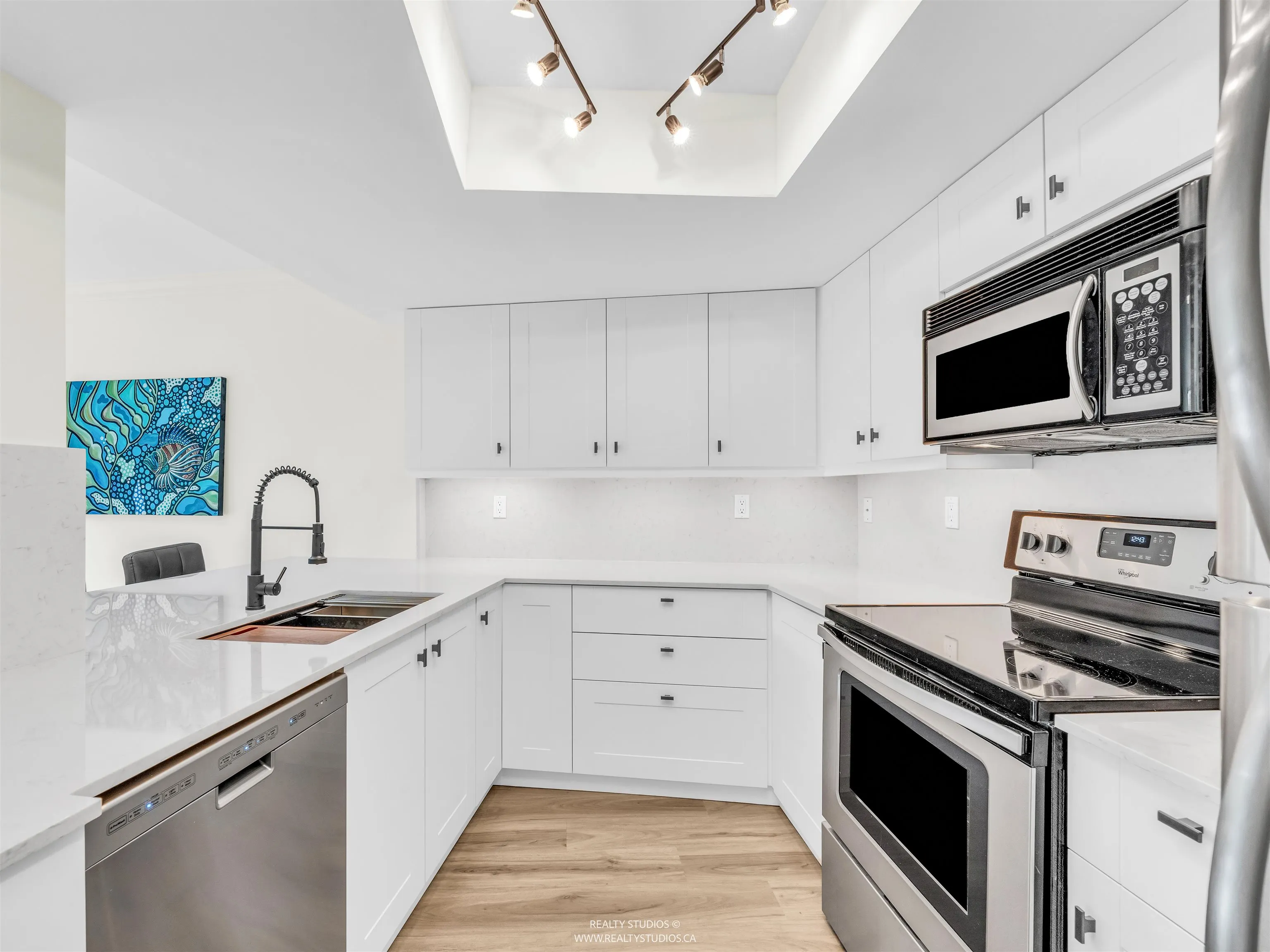 406 995 Roche Point Drive