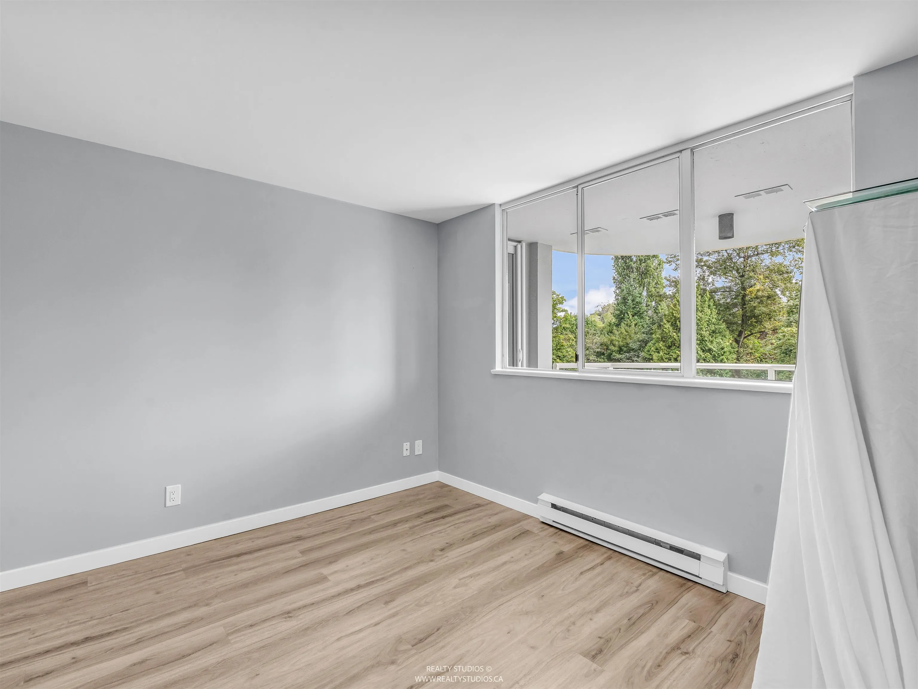 406 995 Roche Point Drive