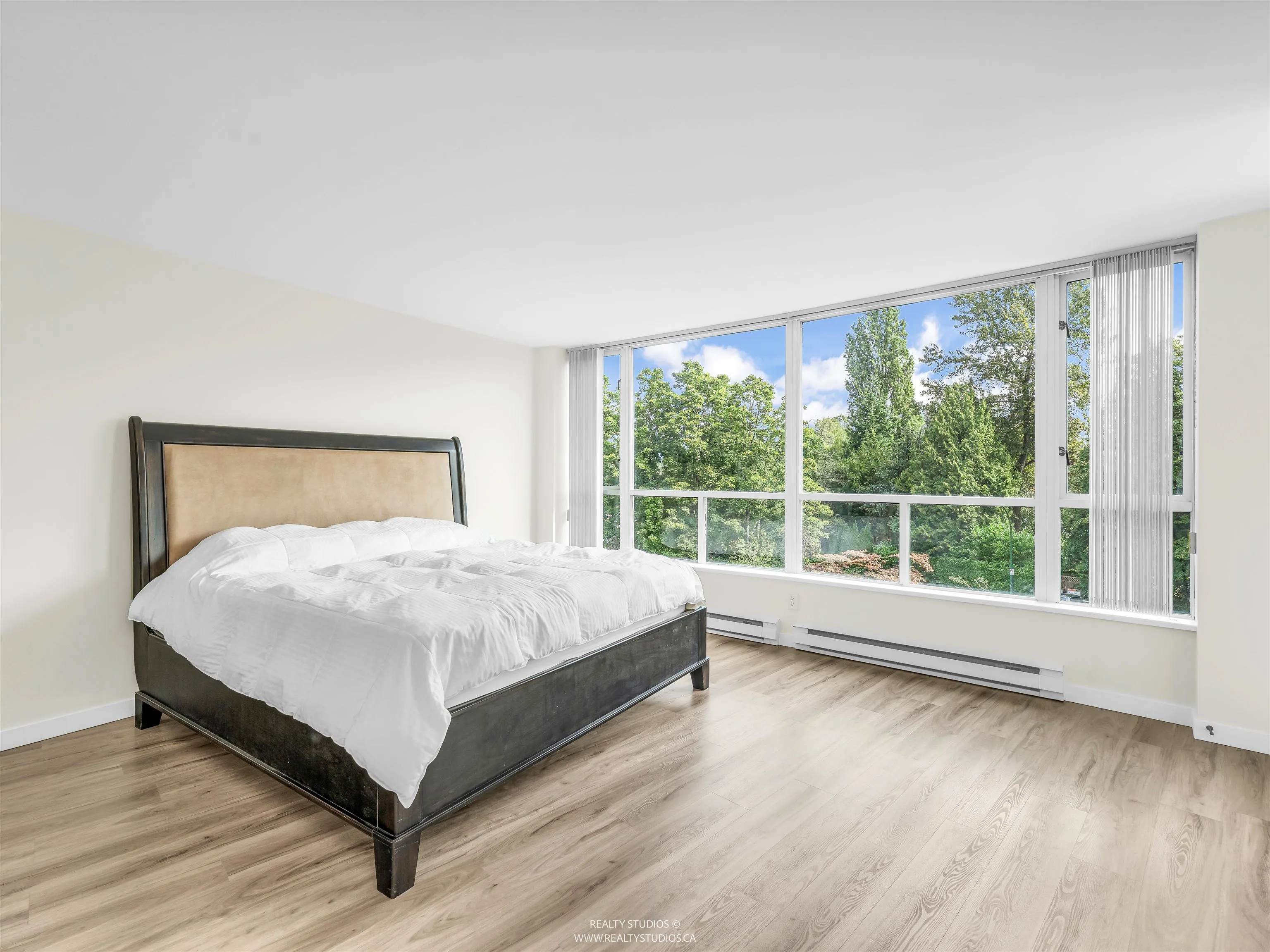 406 995 Roche Point Drive