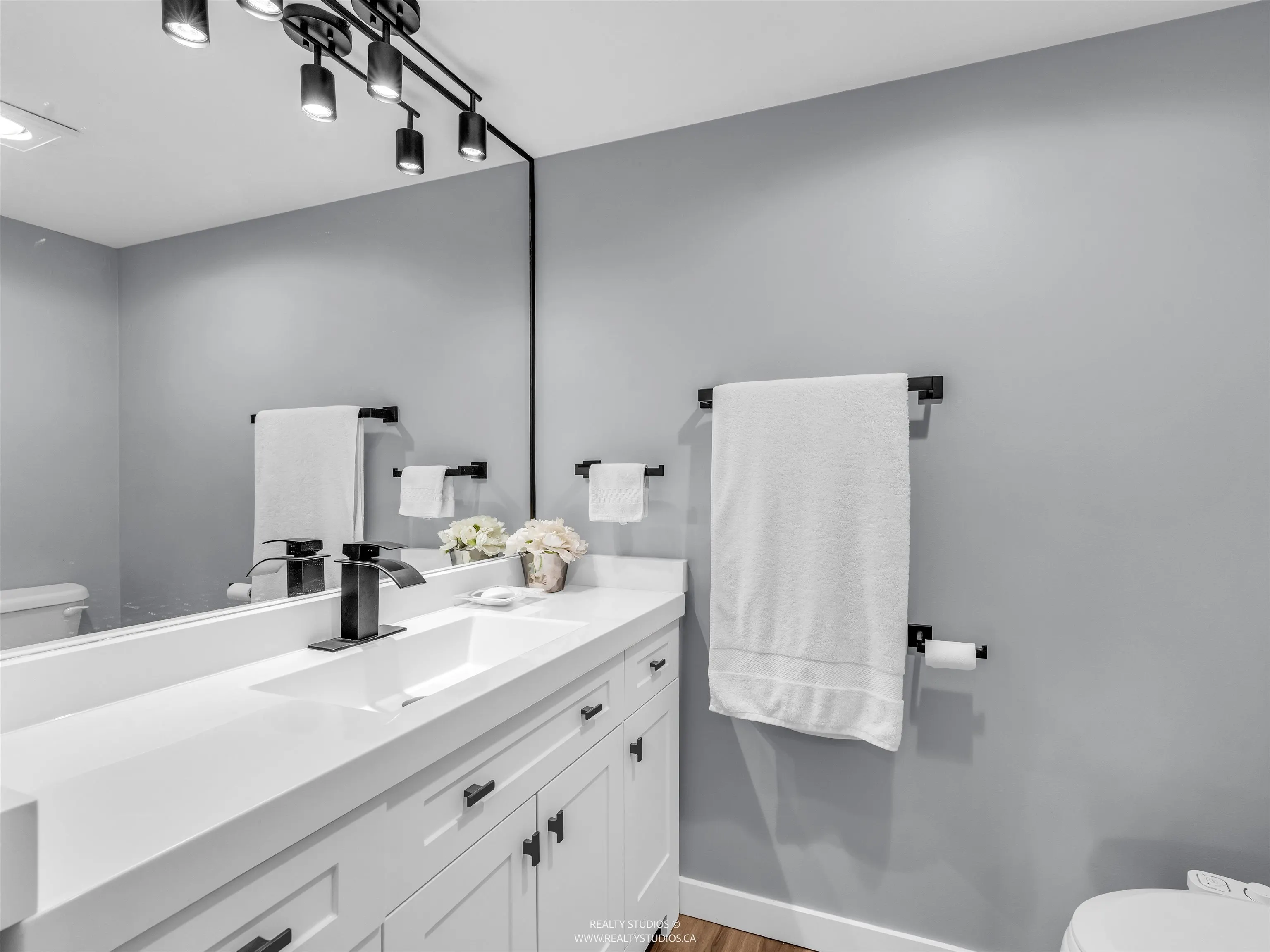 406 995 Roche Point Drive