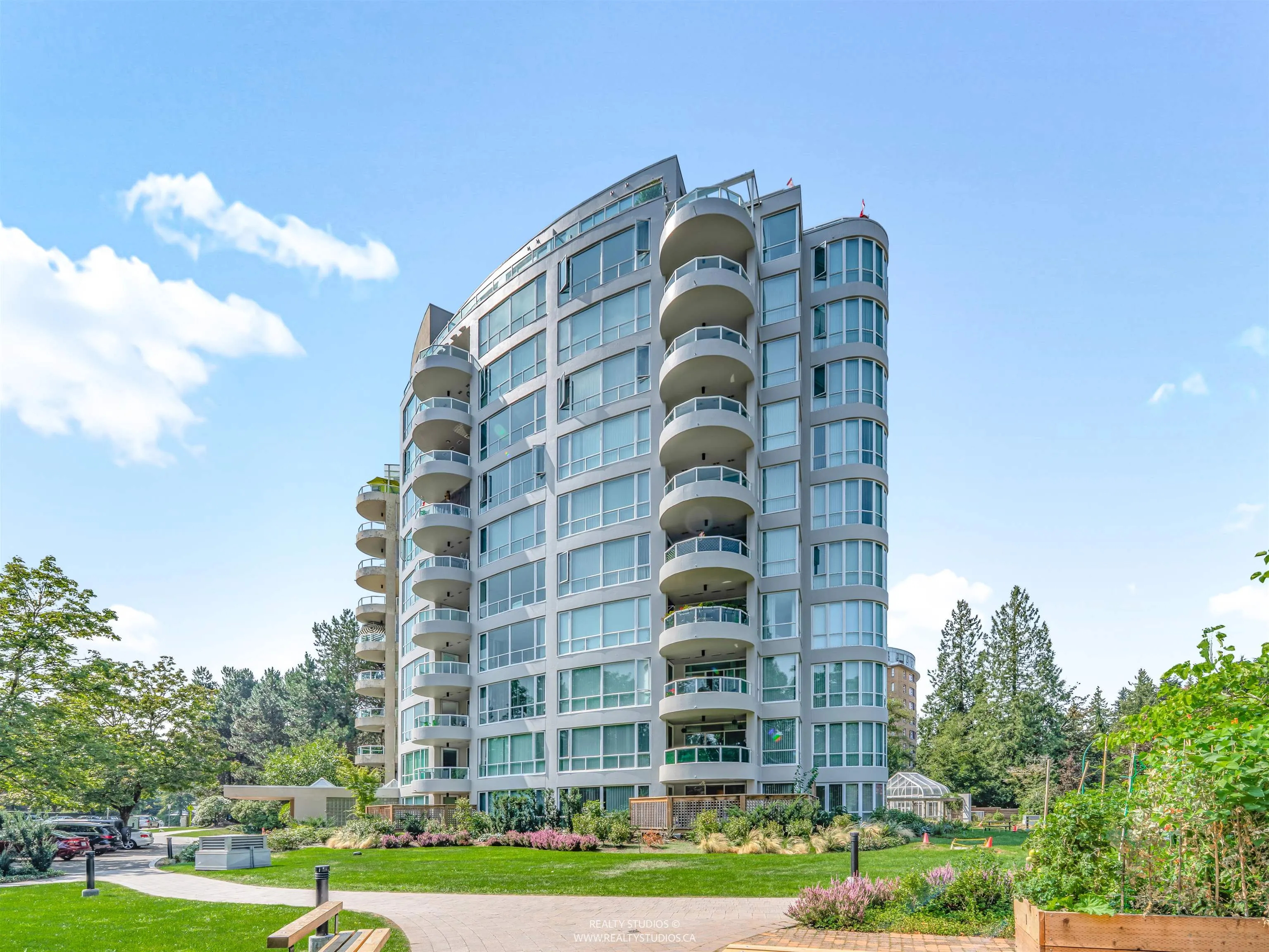 406 995 Roche Point Drive