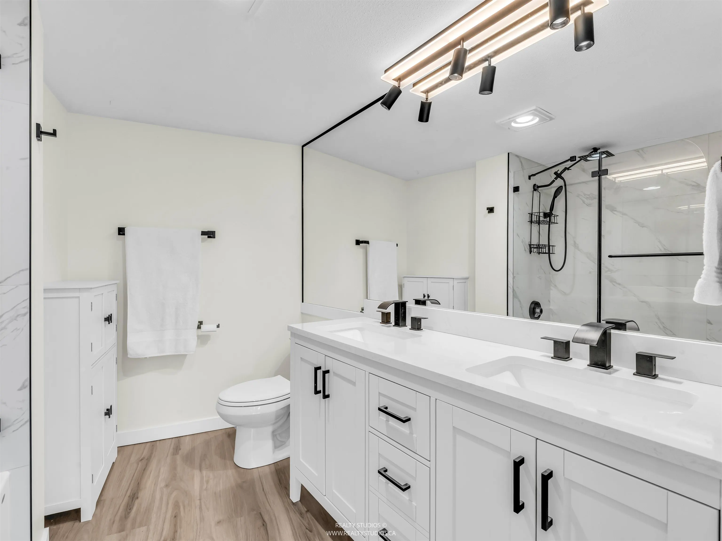 406 995 Roche Point Drive