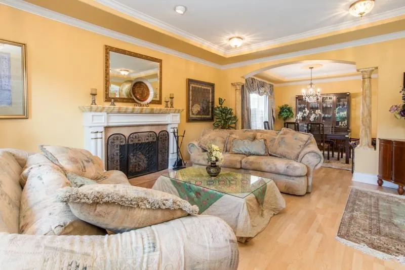 5524 Cornwall Drive