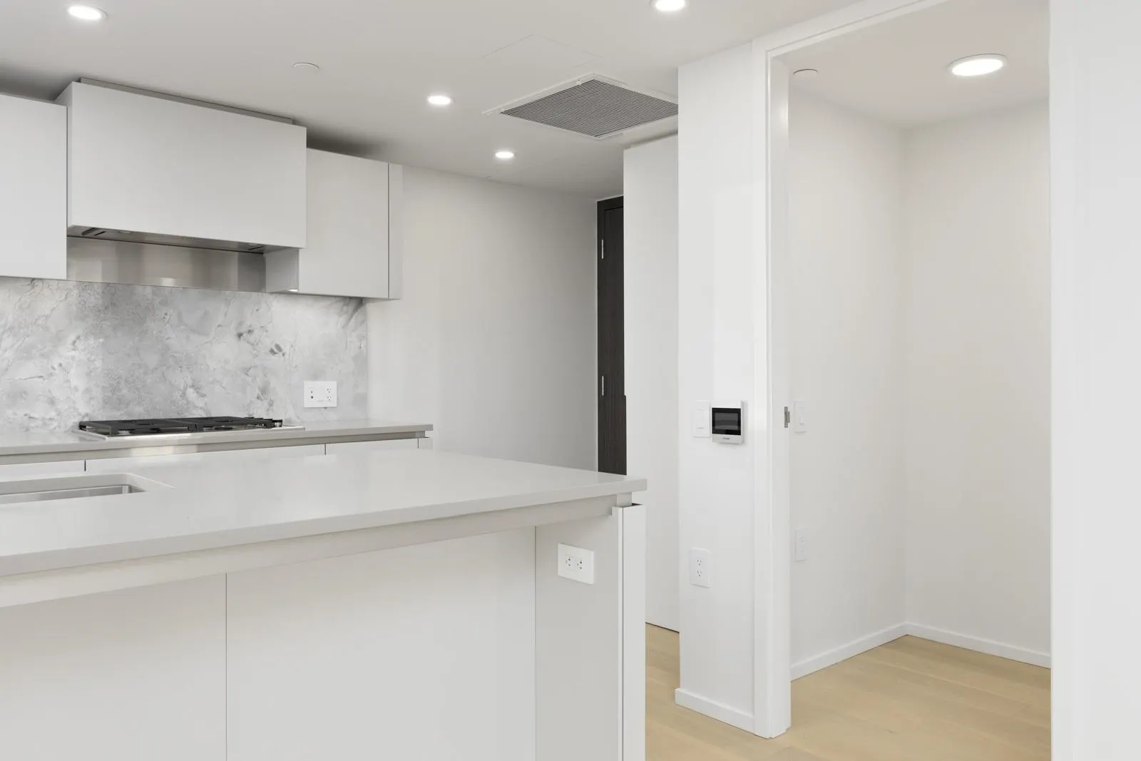 1307 889 Pacific Street