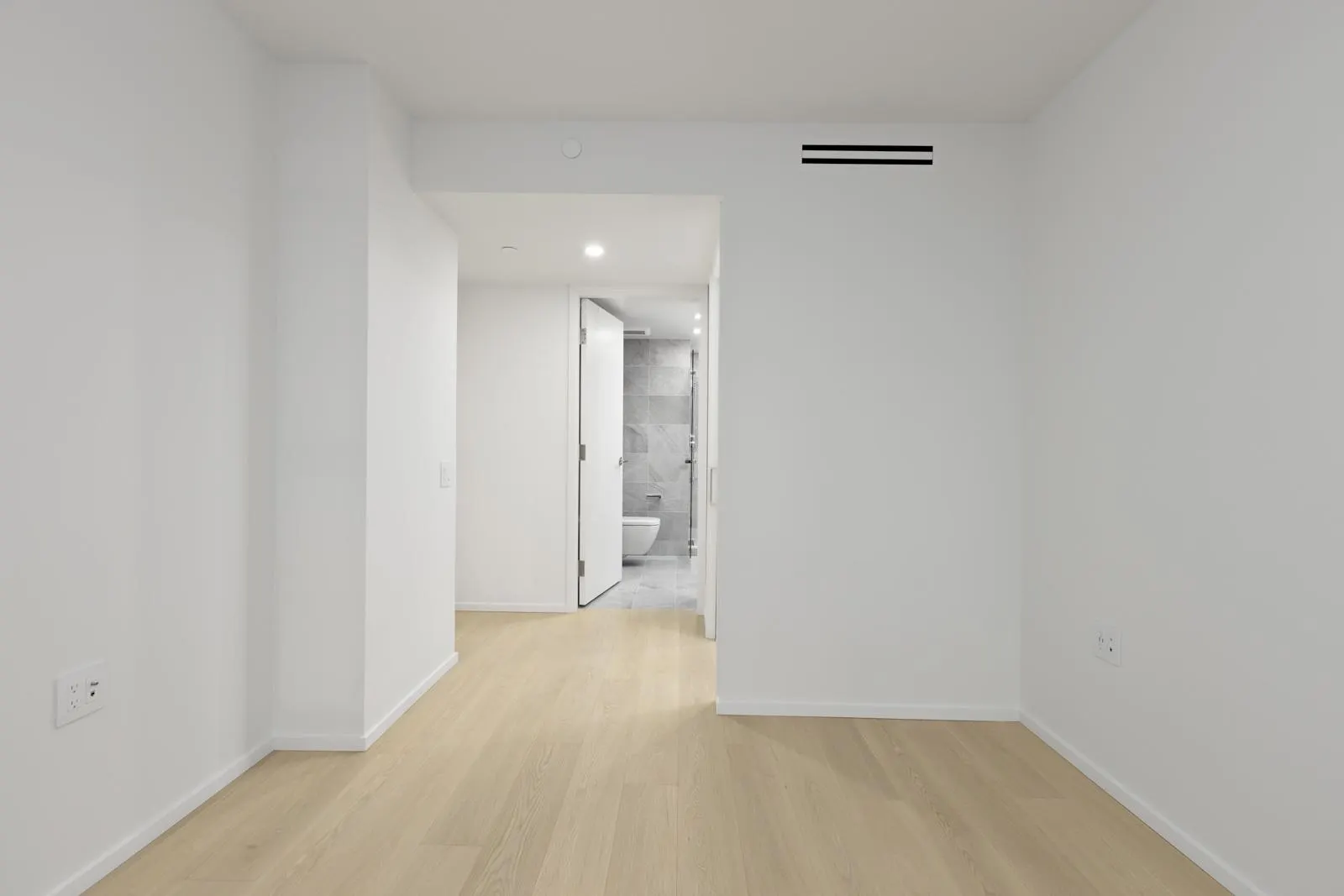 1307 889 Pacific Street