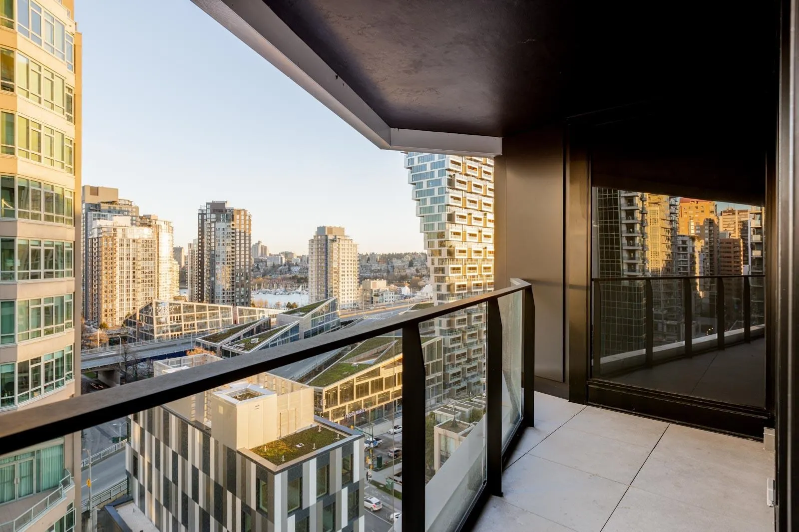 1307 889 Pacific Street