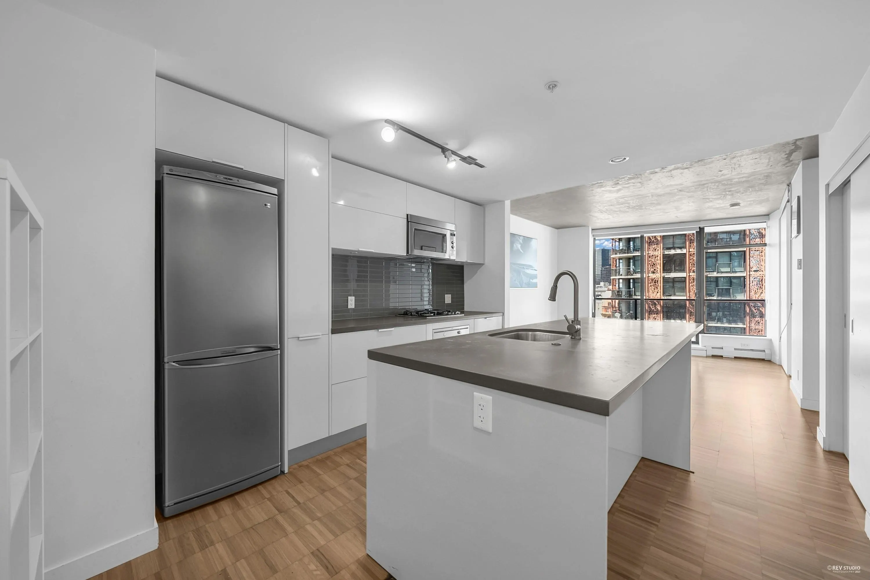 1707 108 W Cordova Street