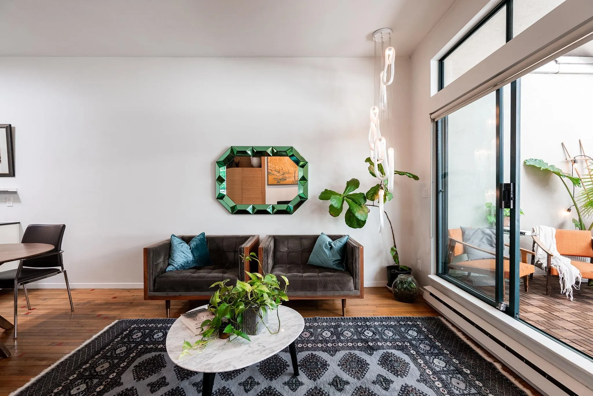 303 700 E Pender Street