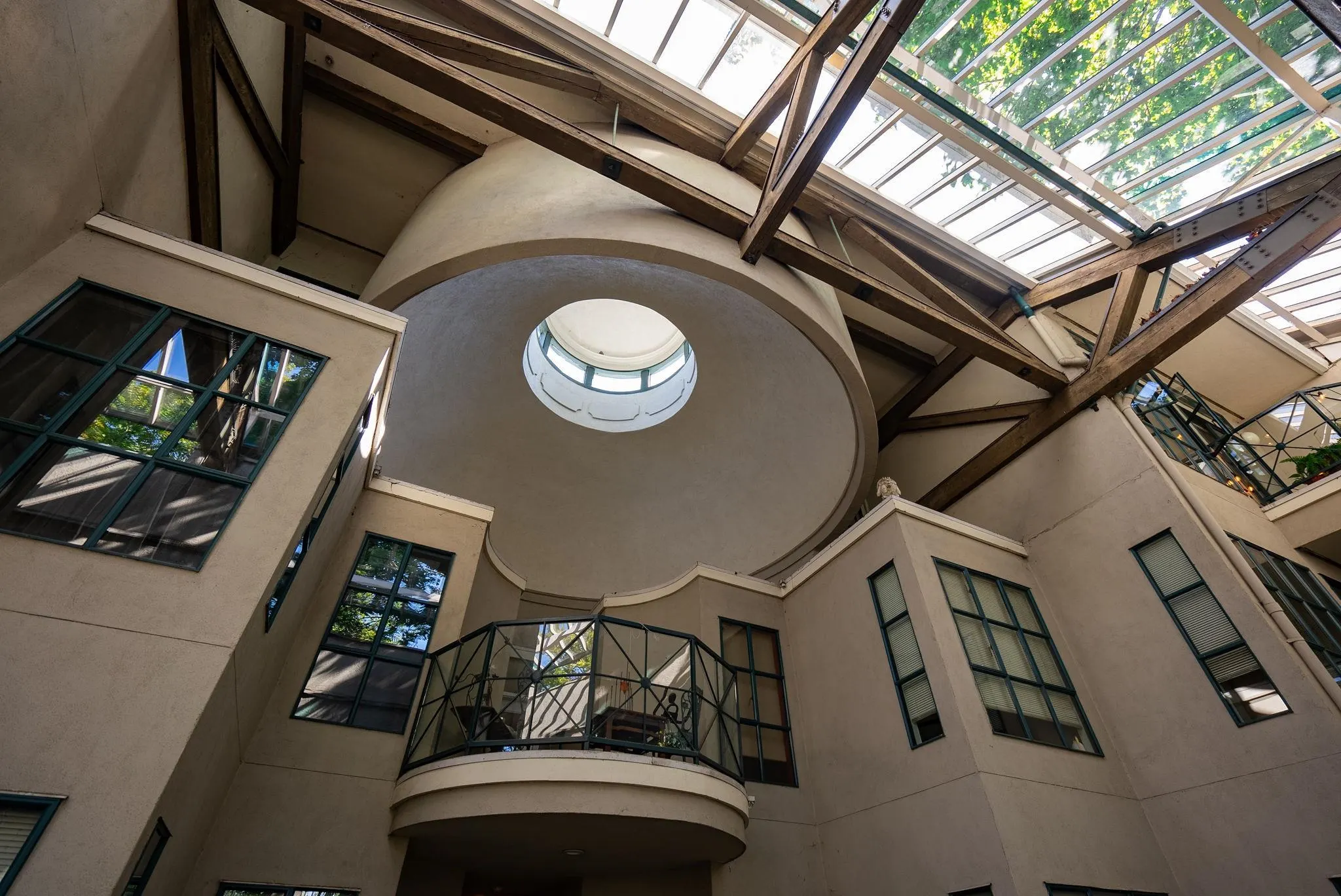 303 700 E Pender Street