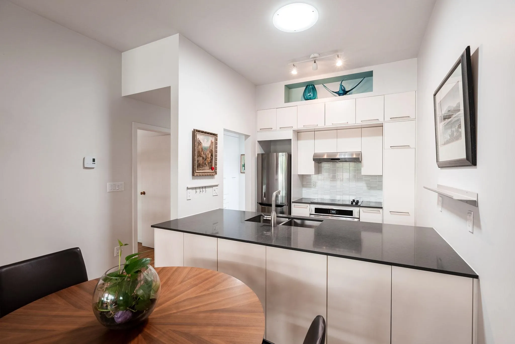 303 700 E Pender Street