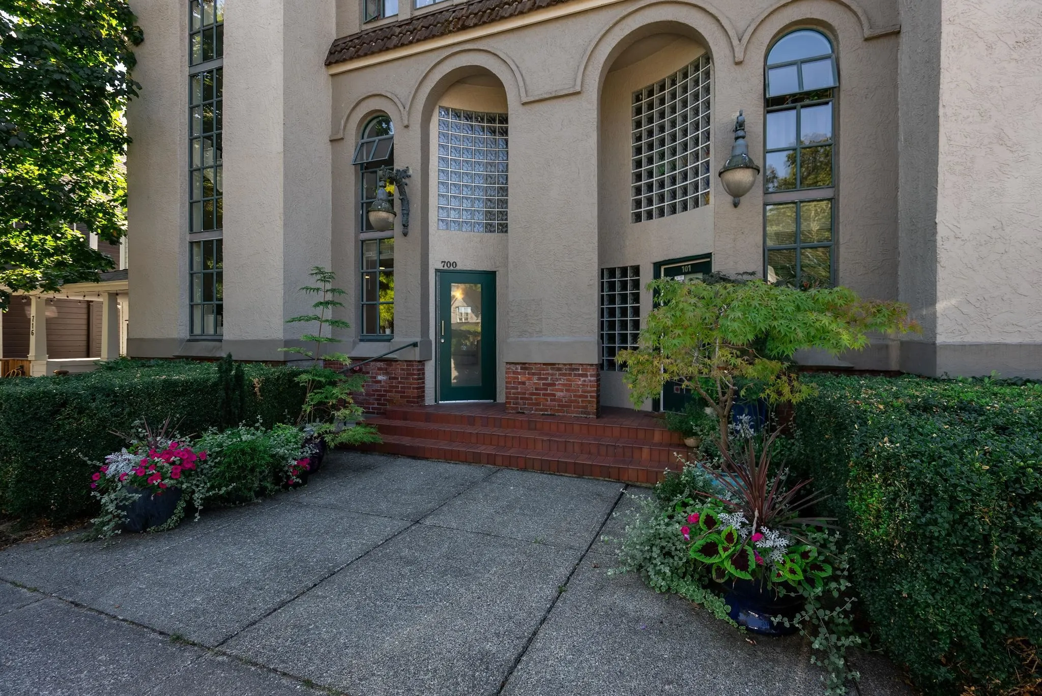 303 700 E Pender Street