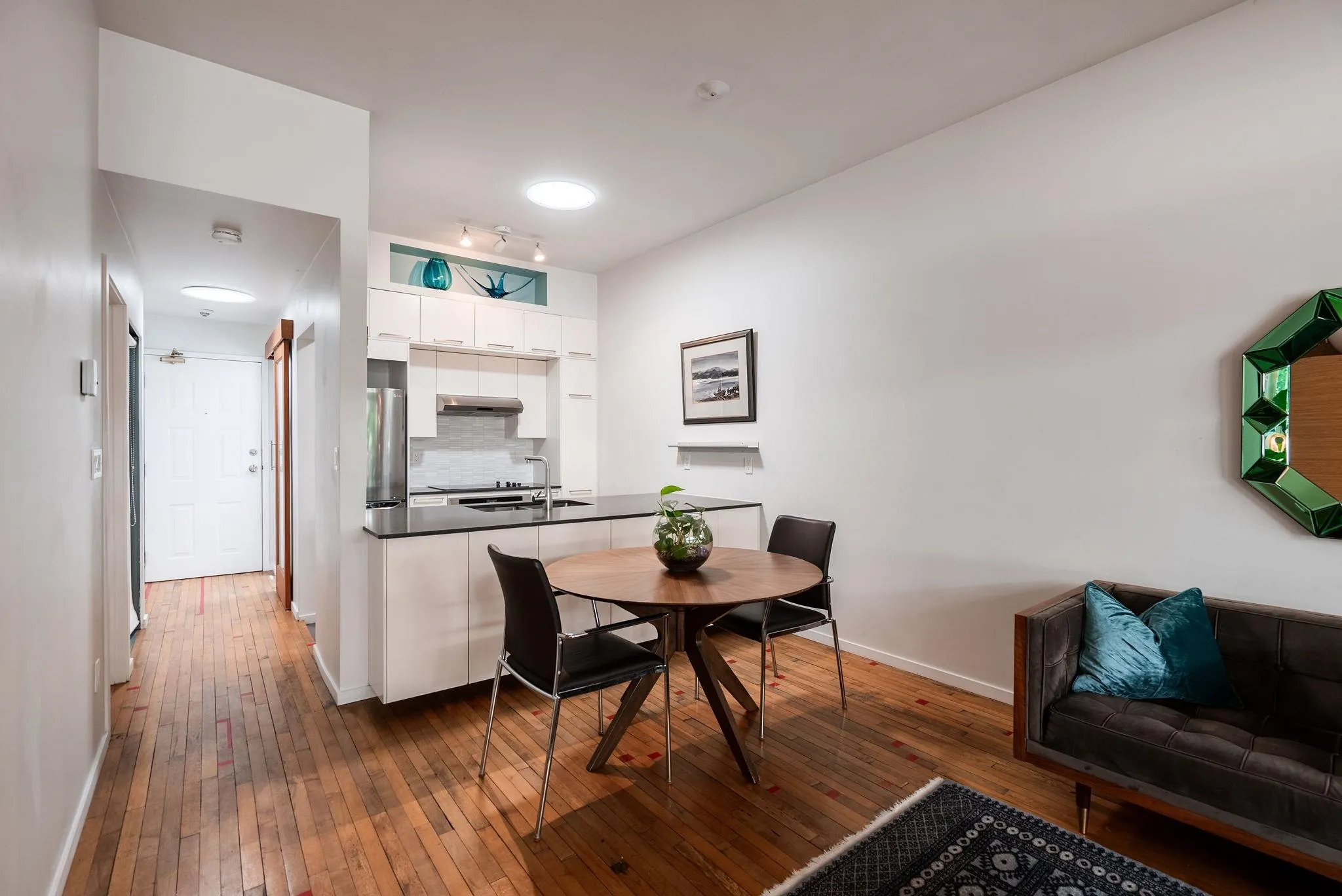 303 700 E Pender Street