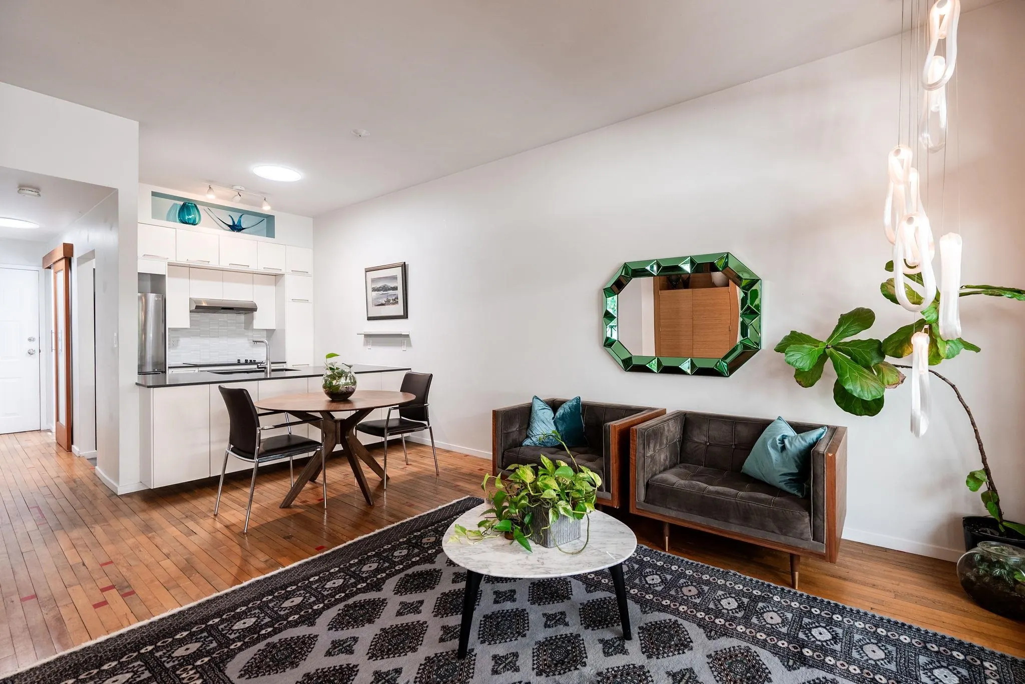 303 700 E Pender Street