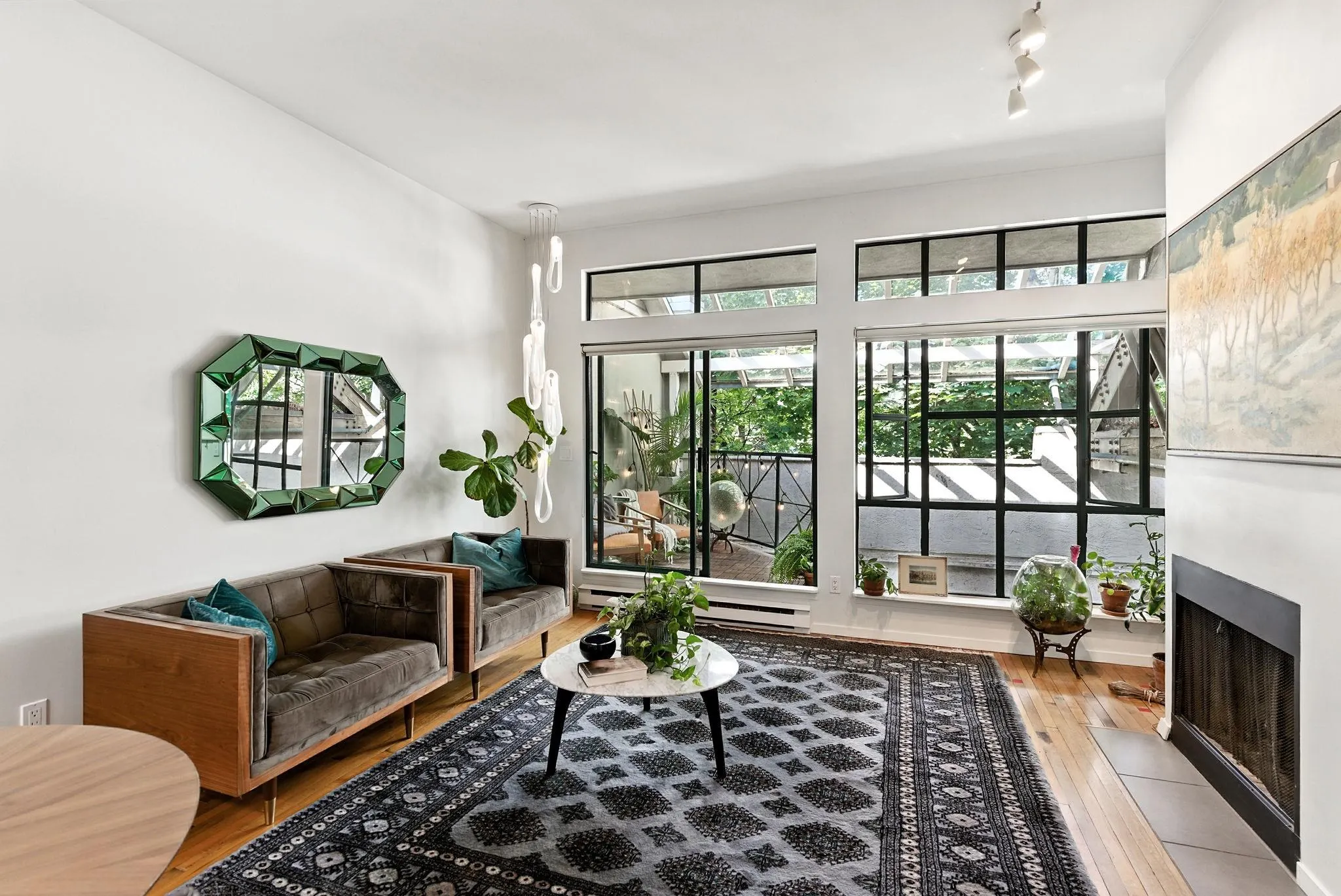 303 700 E Pender Street