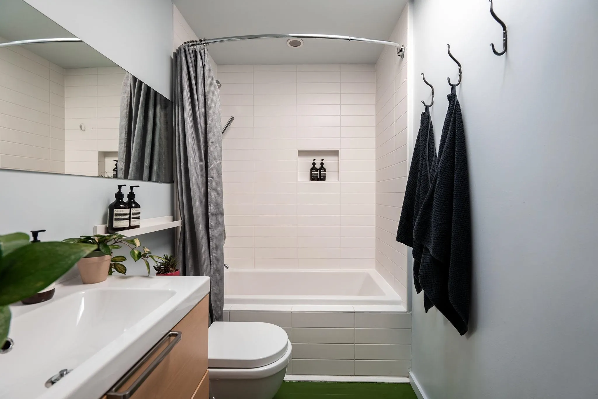 303 700 E Pender Street