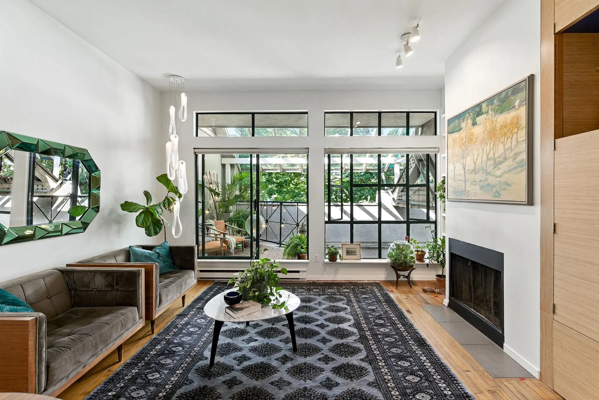 303 700 E Pender Street