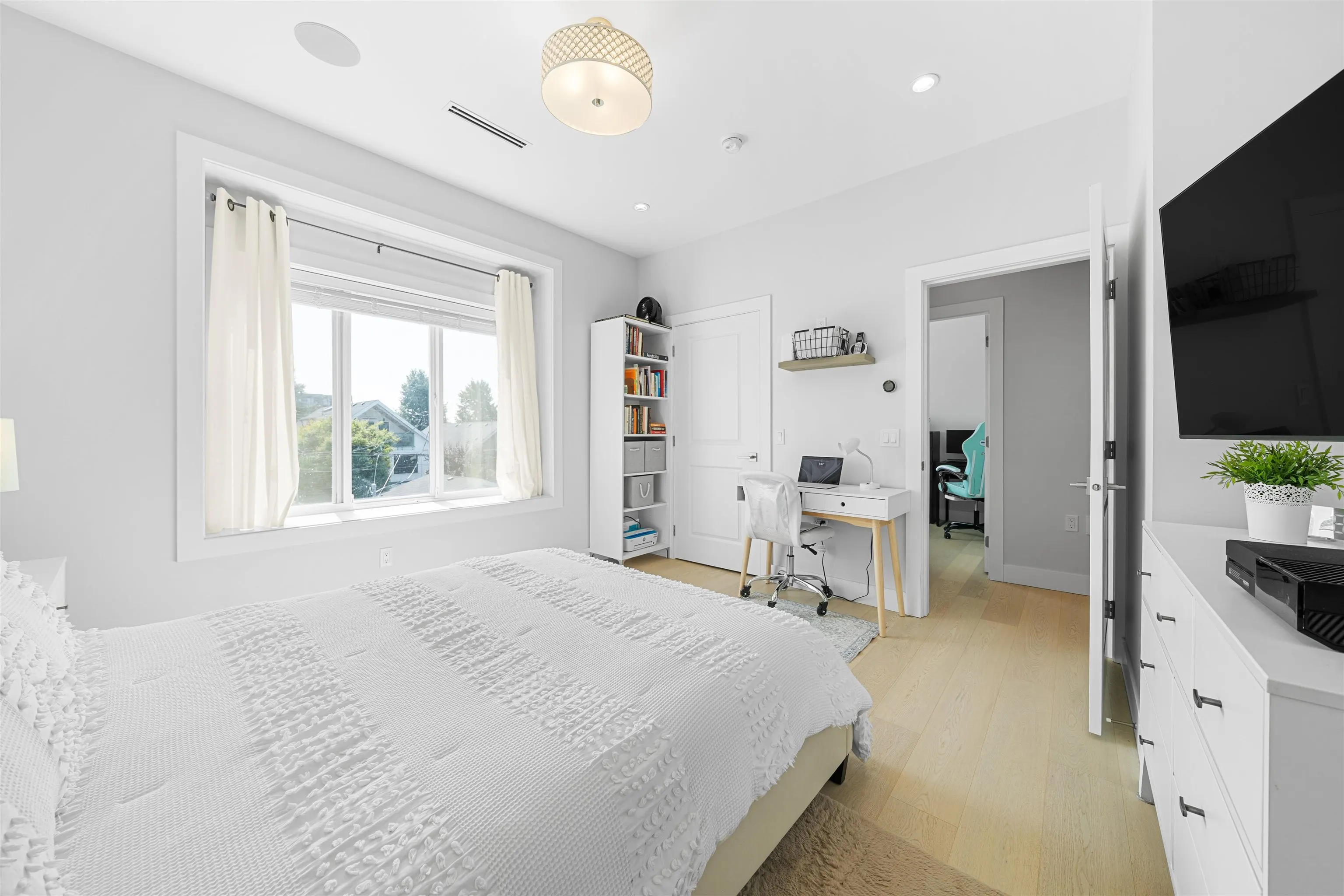 3448 Pandora Street