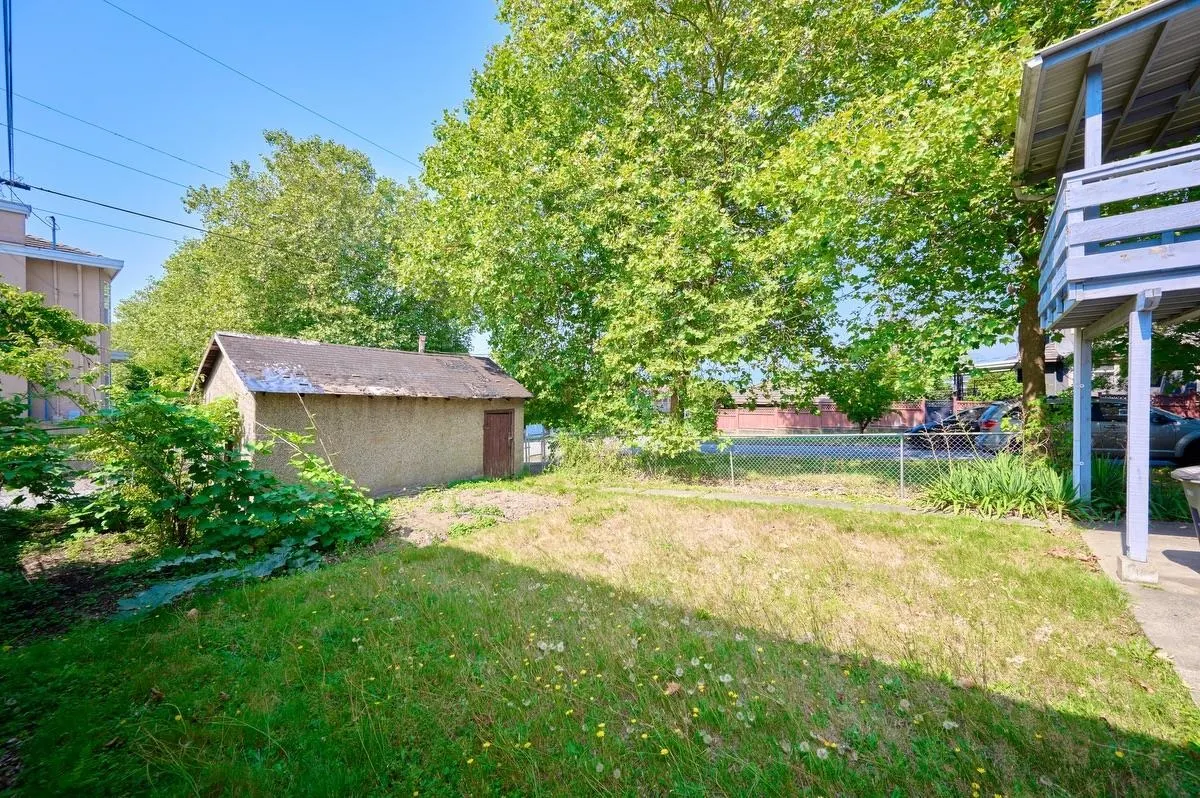 4307 Nanaimo Street