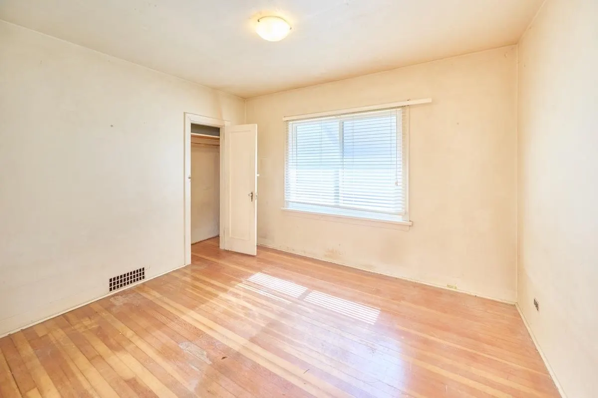 4307 Nanaimo Street