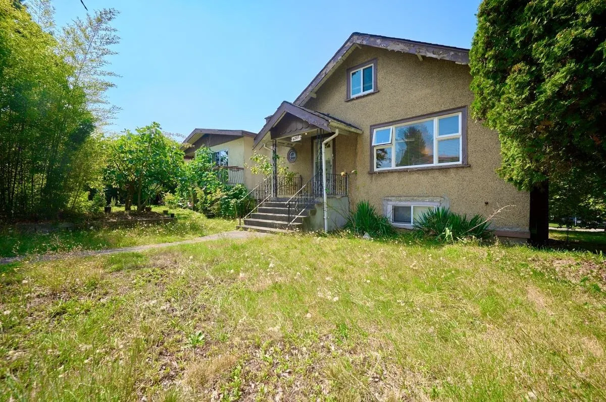4307 Nanaimo Street