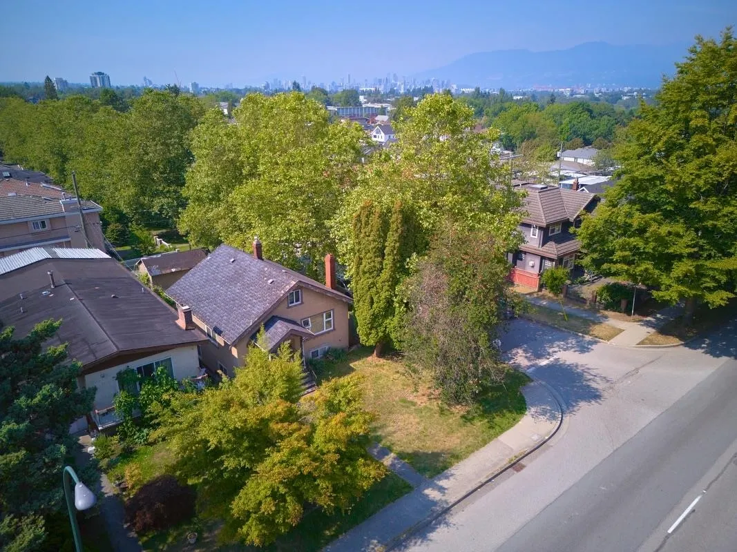 4307 Nanaimo Street