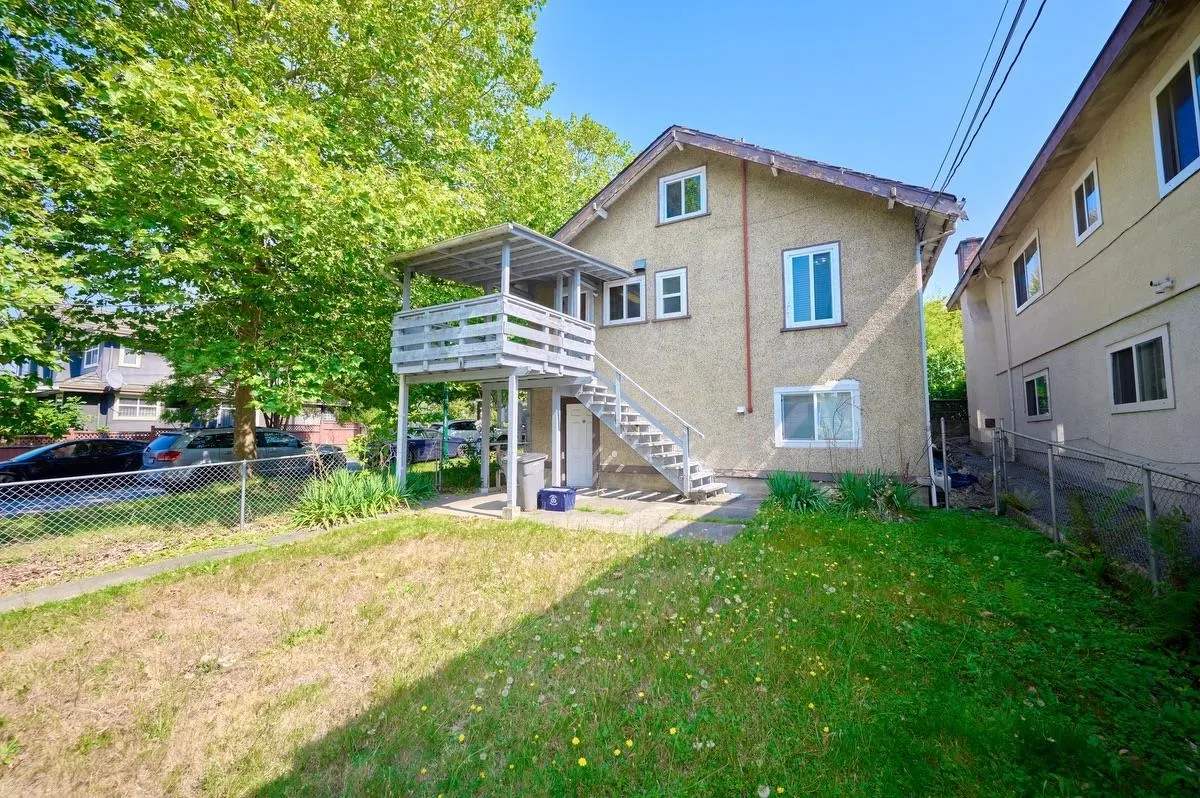 4307 Nanaimo Street