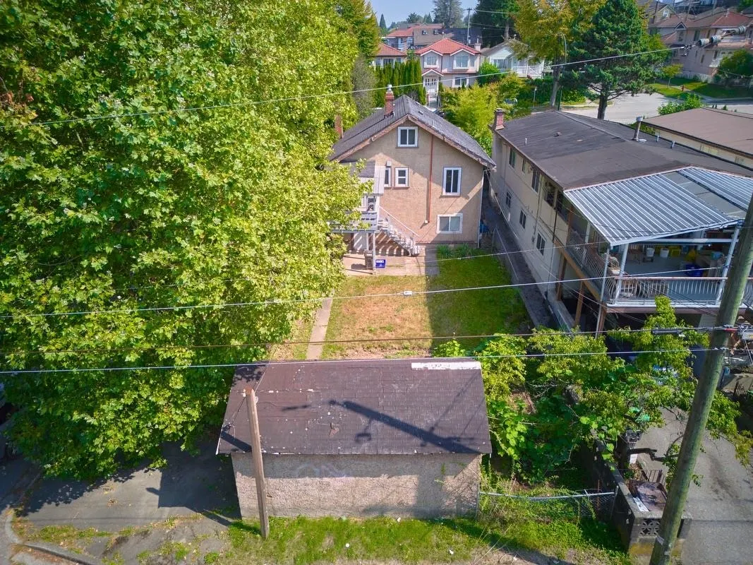4307 Nanaimo Street