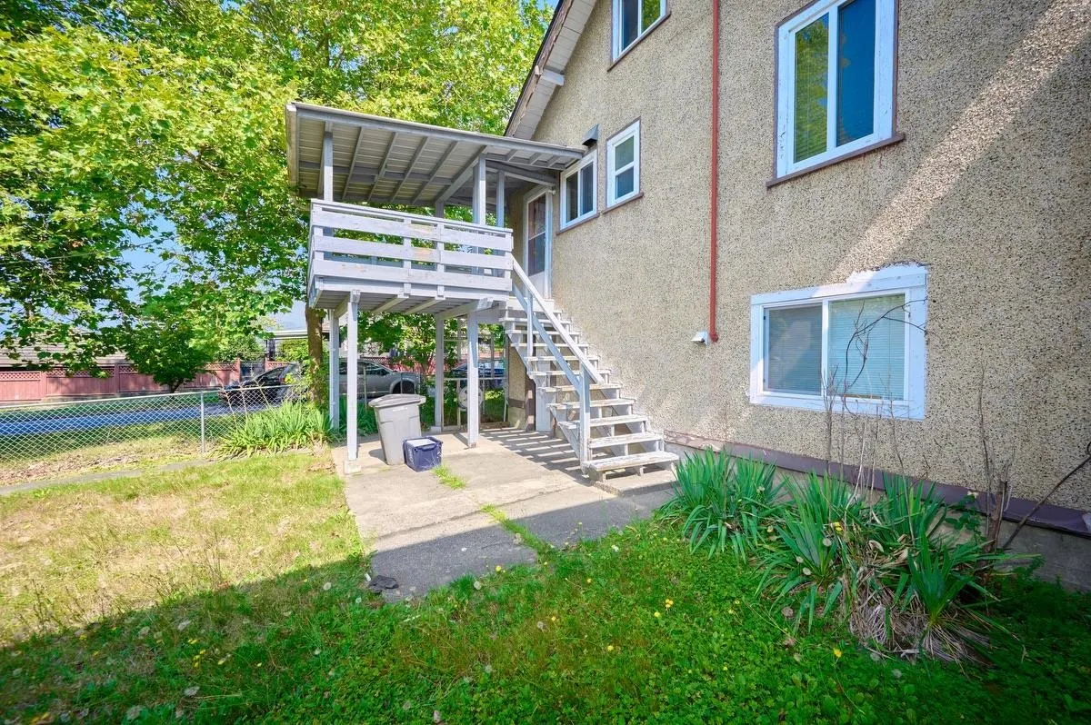 4307 Nanaimo Street