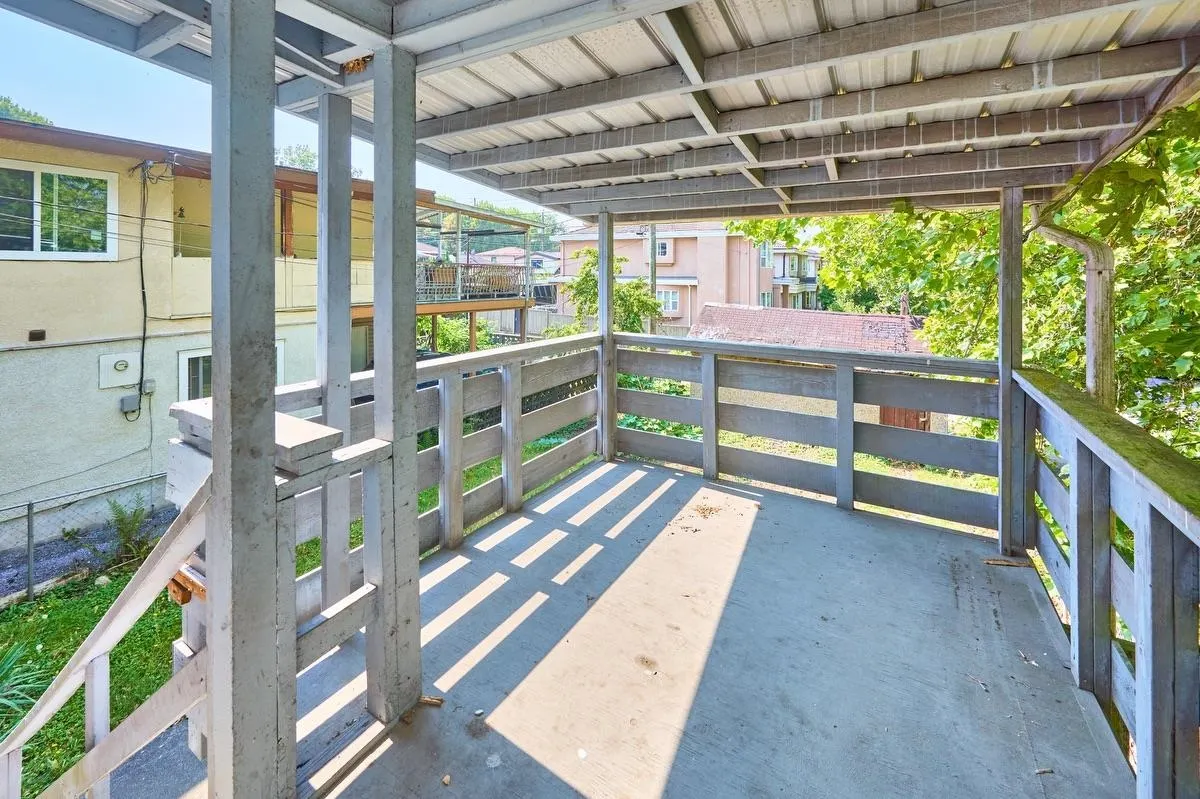 4307 Nanaimo Street