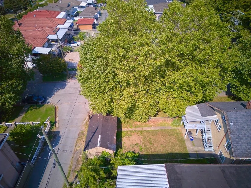 4307 Nanaimo Street