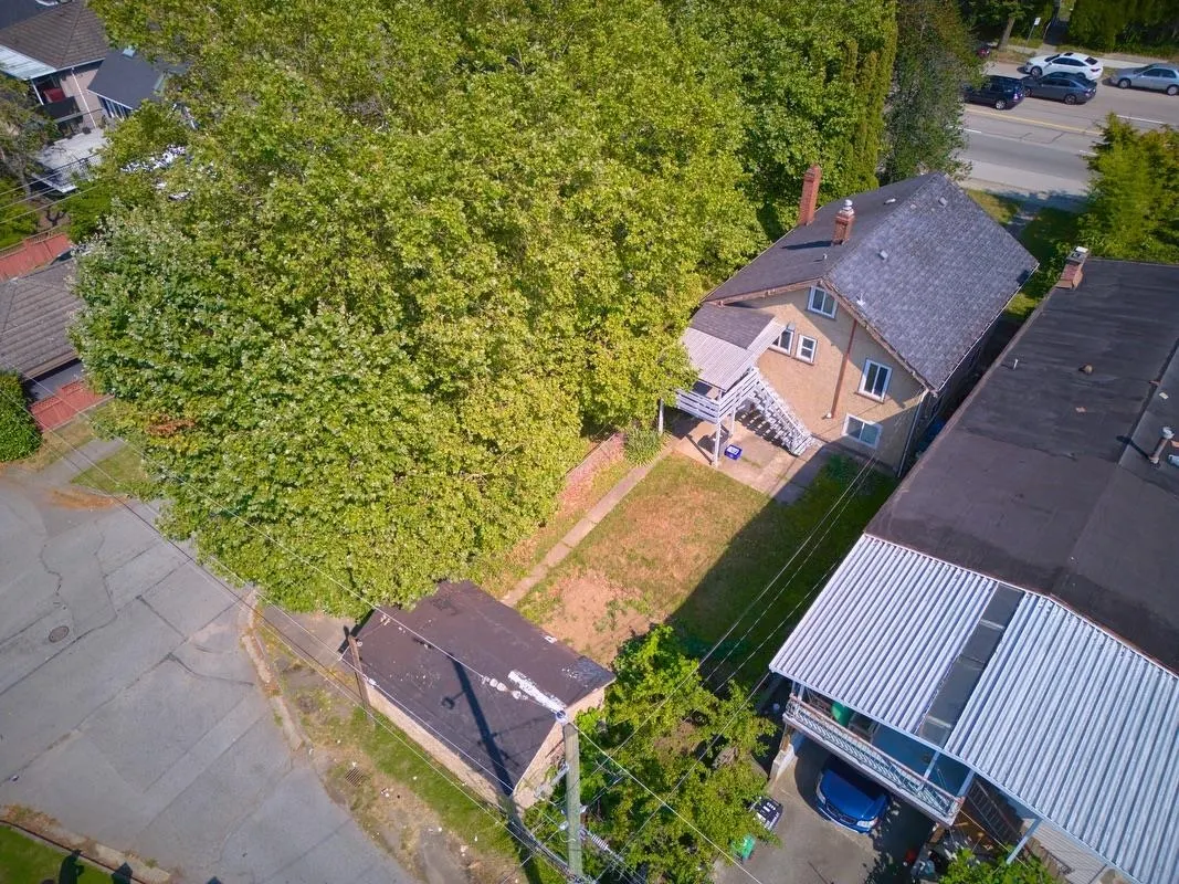 4307 Nanaimo Street