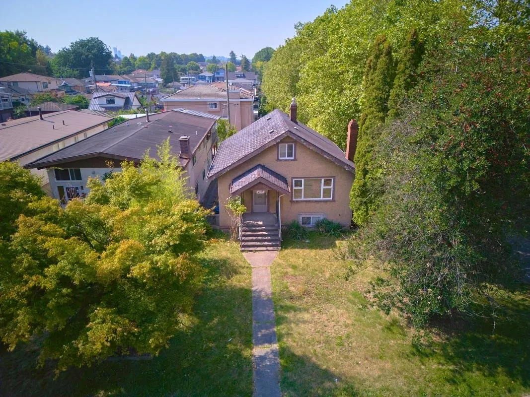 4307 Nanaimo Street