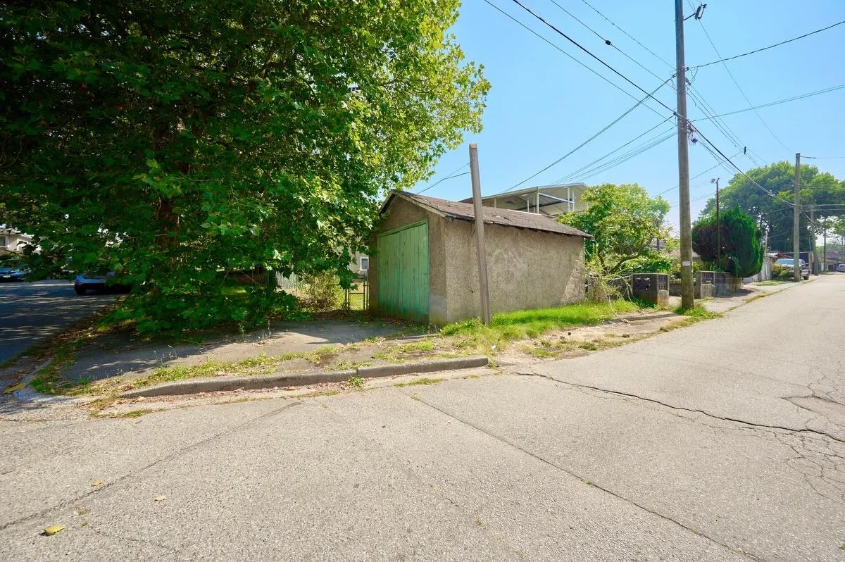 4307 Nanaimo Street