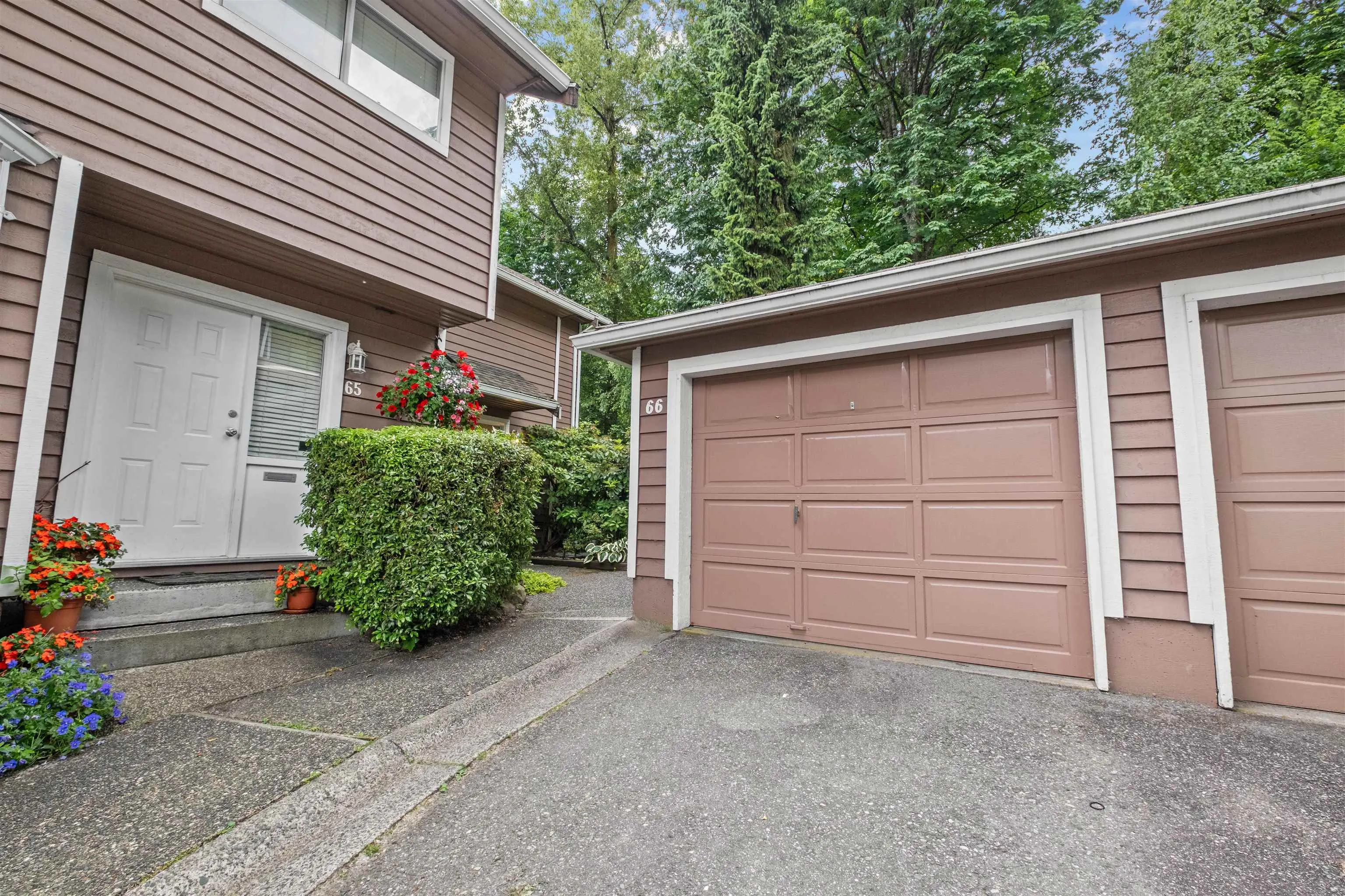 66 9000 Ash Grove Crescent