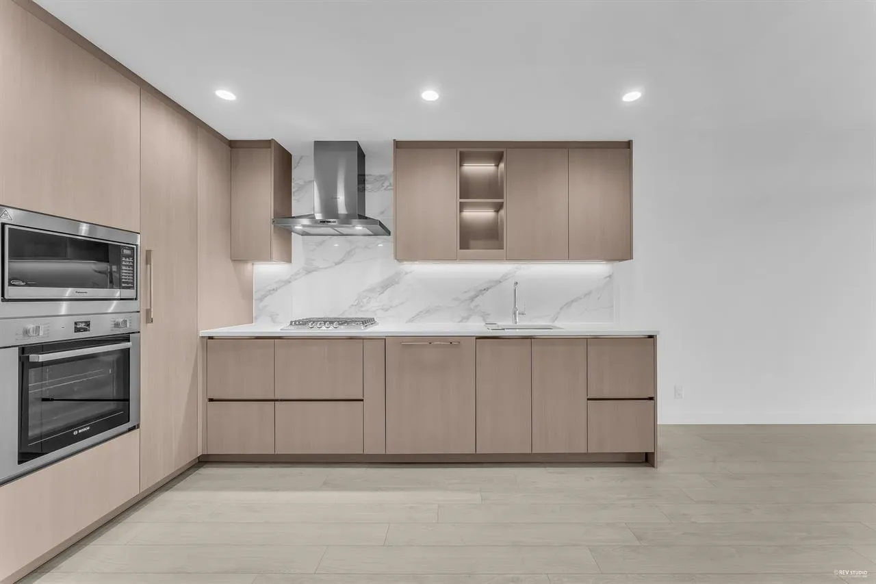 708 4880 Lougheed Highway