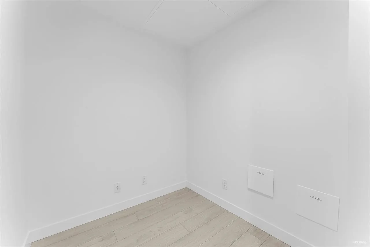 708 4880 Lougheed Highway